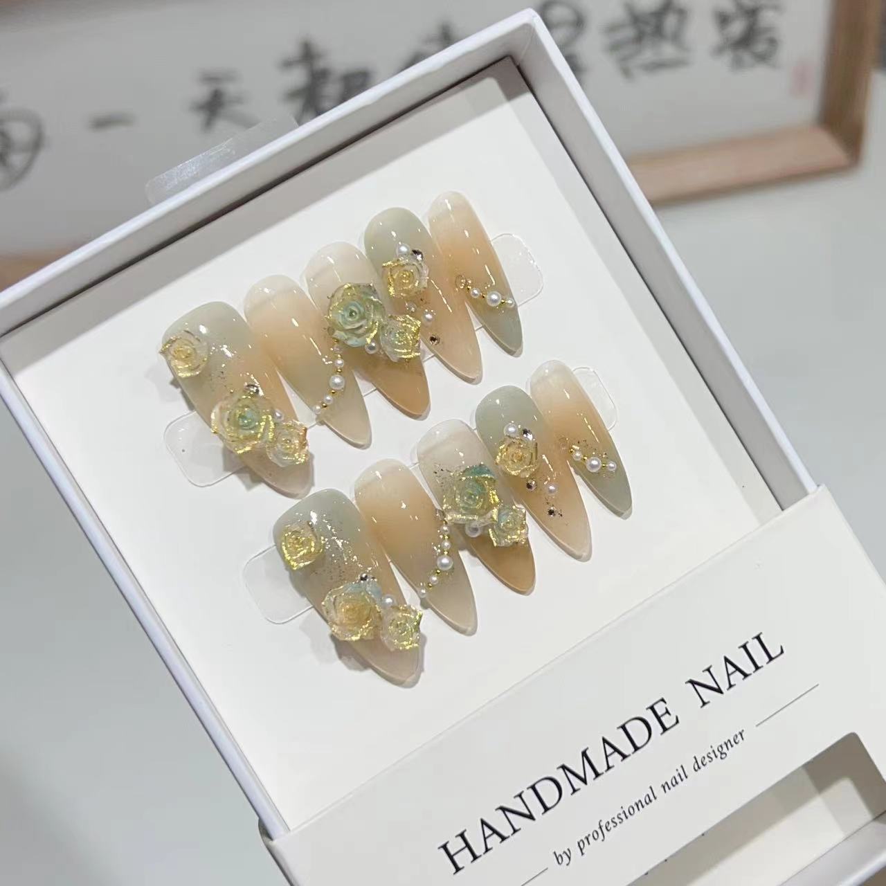 Rose Glaze Nails – Luxuriöse Nagelkunst im Glaseffekt-Look