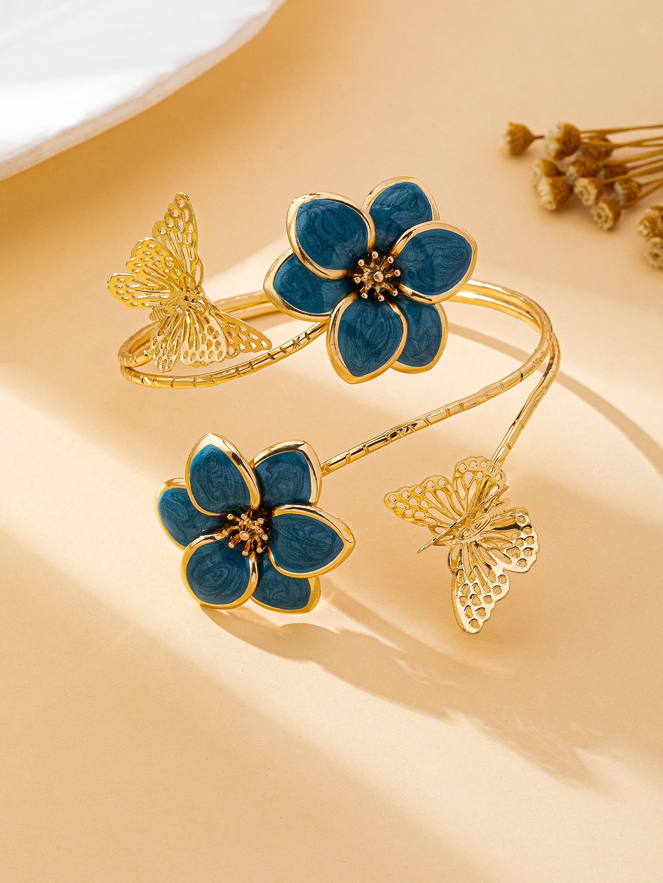 Butterfly & Flower Bangle – Elegant Women’s Fashion Bracelet