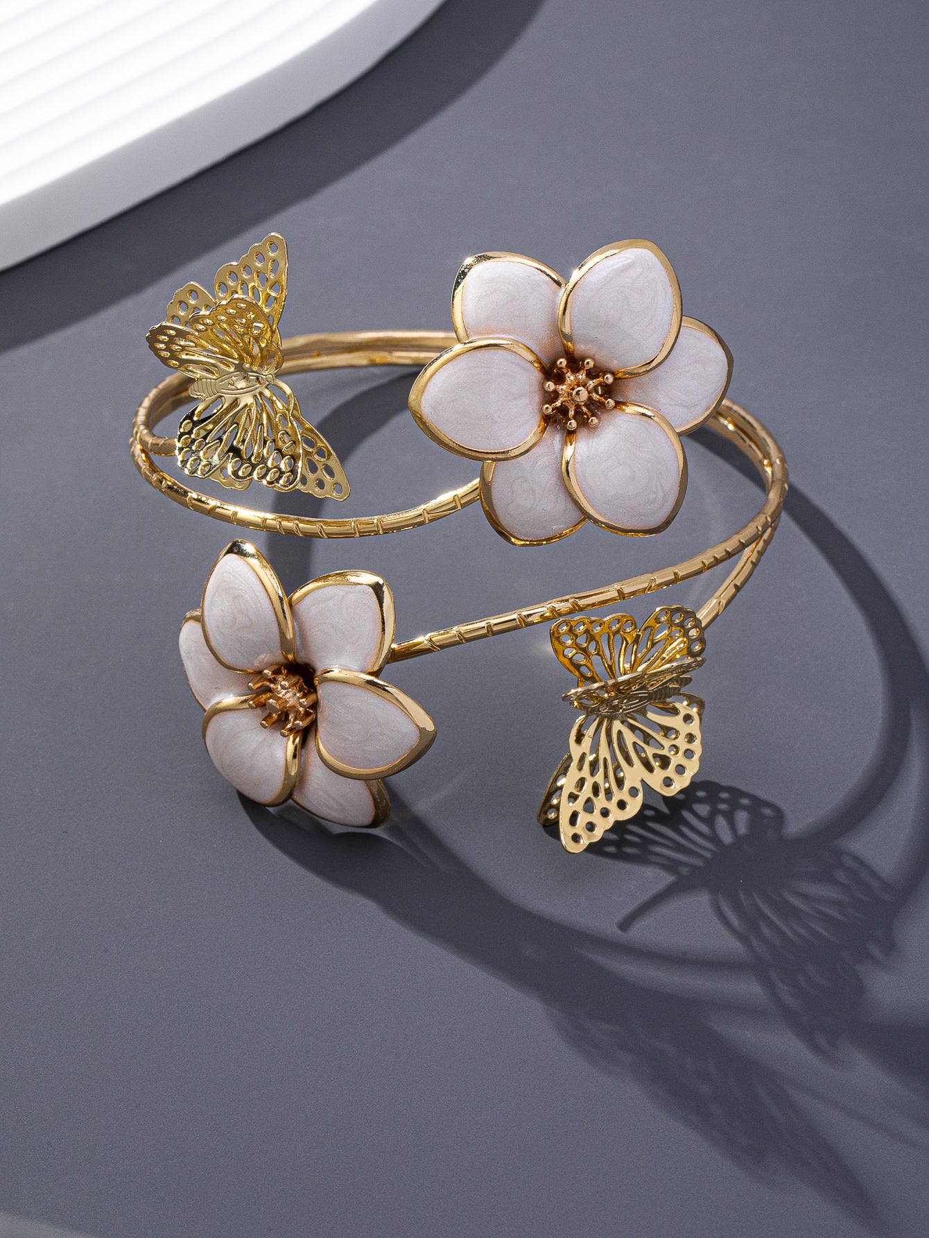 Butterfly & Flower Bangle – Elegant Women’s Fashion Bracelet