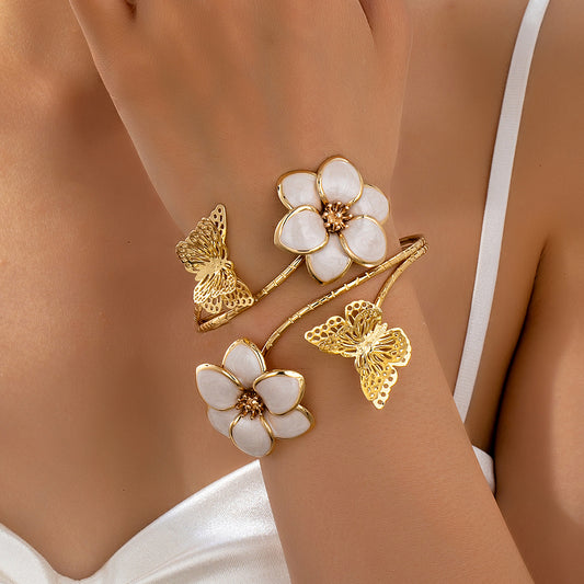 Butterfly & Flower Bangle – Elegant Women’s Fashion Bracelet