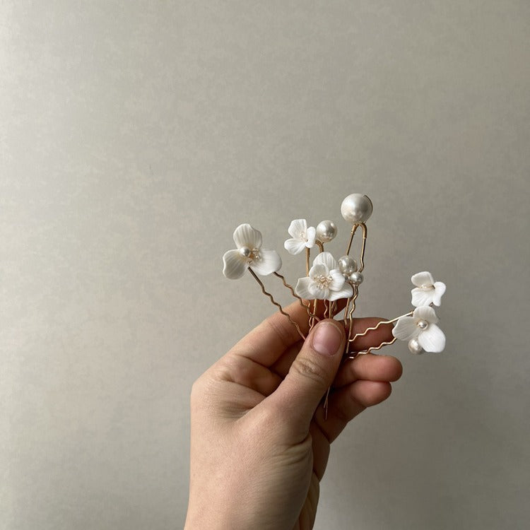 Pearl & Flower Hairpin 🌸✨ – Simple Bridal Hairpiece