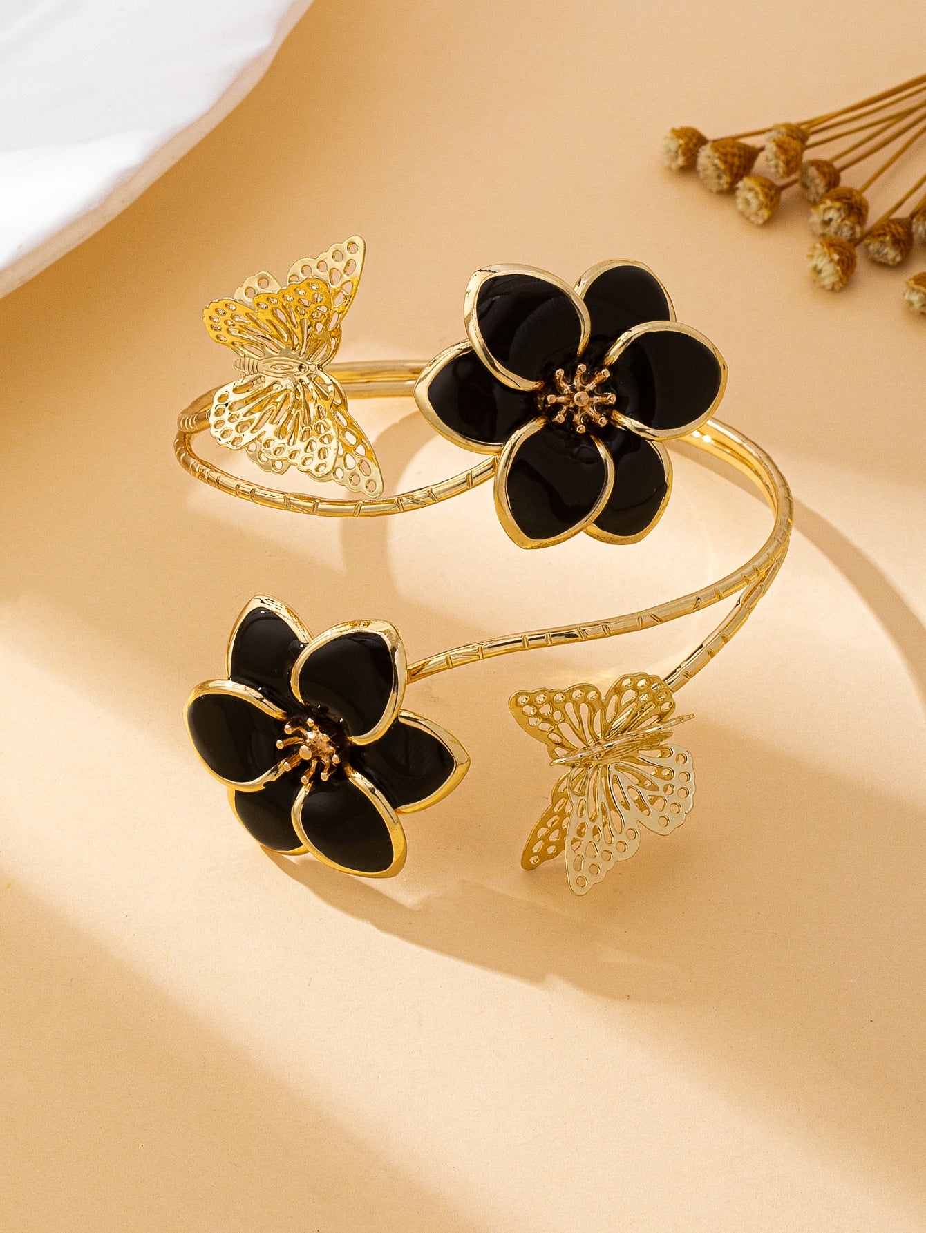 Butterfly & Flower Bangle – Elegant Women’s Fashion Bracelet