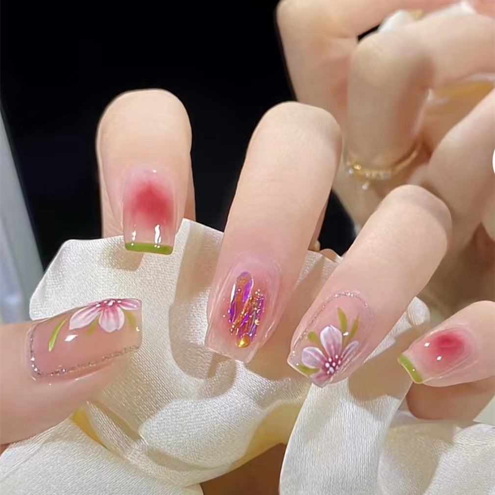 Camellia Bloom Nails – Zarte Nail Patches im Blüten-Verlauf