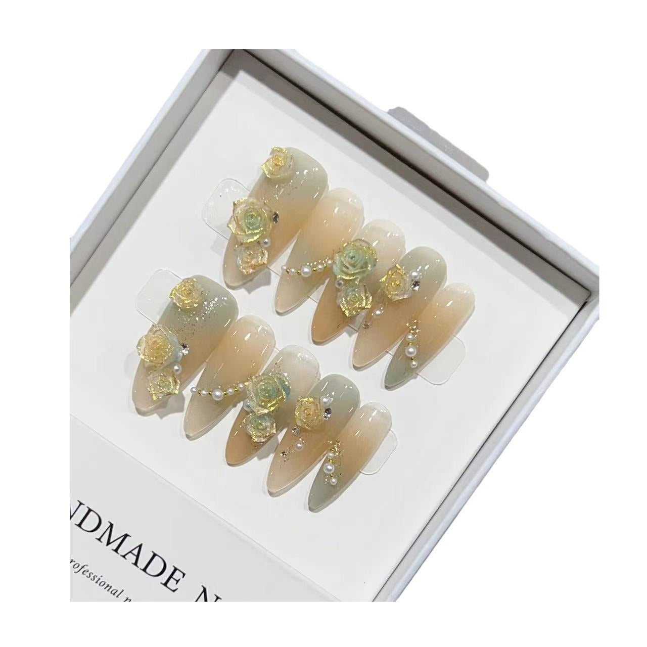 Rose Glaze Nails – Luxuriöse Nagelkunst im Glaseffekt-Look