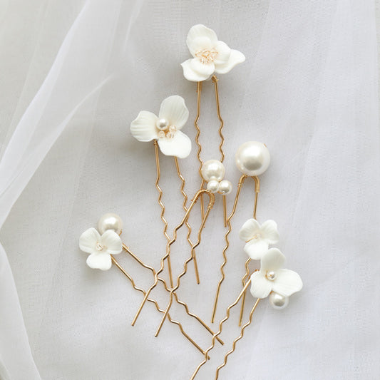 Pearl & Flower Hairpin 🌸✨ – Simple Bridal Hairpiece